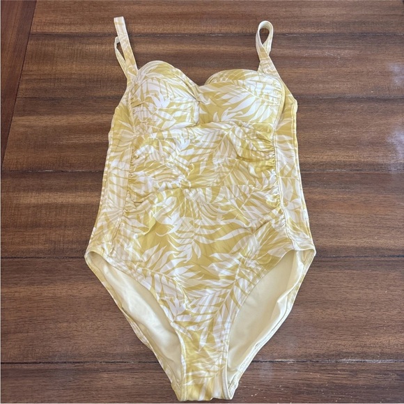 NWT Nip Tuck Women’s 1 Piece Swimsuit Size 8 Venetian Palms Bathing Suit Yellow - Picture 3 of 9